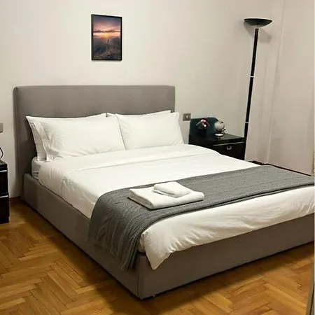 Piazza Napoli - Center Milano
